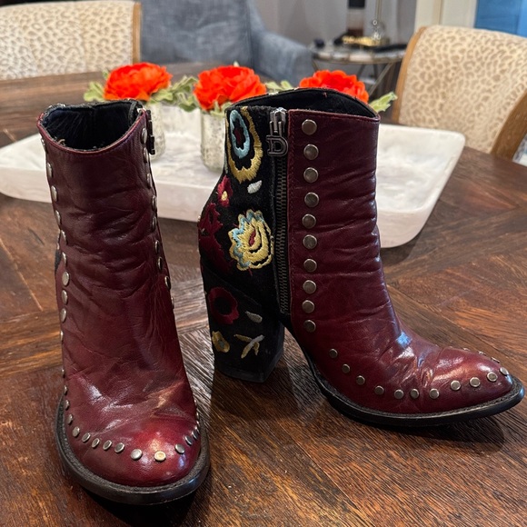 Old Gringo Shoes - Old Gringo Burgundy Embroidered Ankle Boots